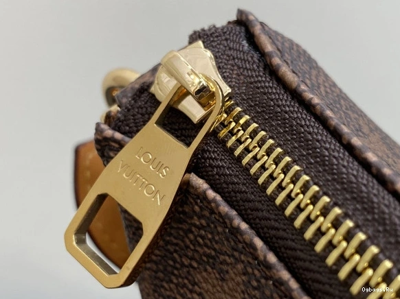 LOUIS MULTI POCHETTE ACCESSOIRES VUITTON 0302